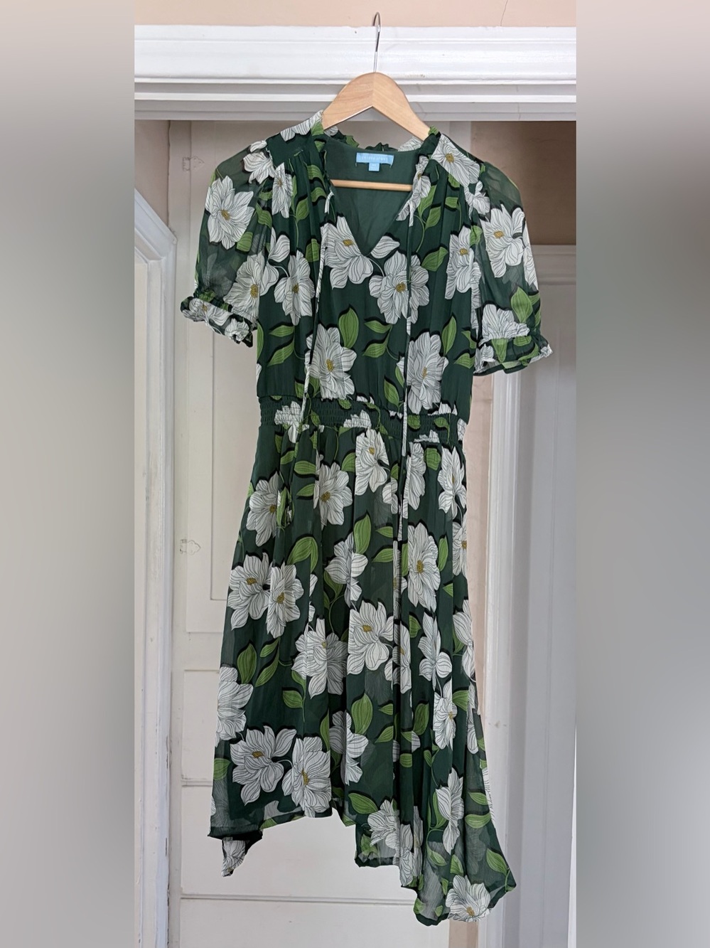 Draper James XS Green Floral Midi Dress Asymmetrical Hem Puff Sleeves 🪴